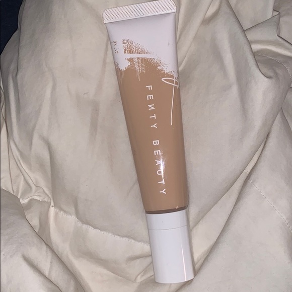 Fenty Beauty Other - Fenty pro filt’r hydrating foundation
